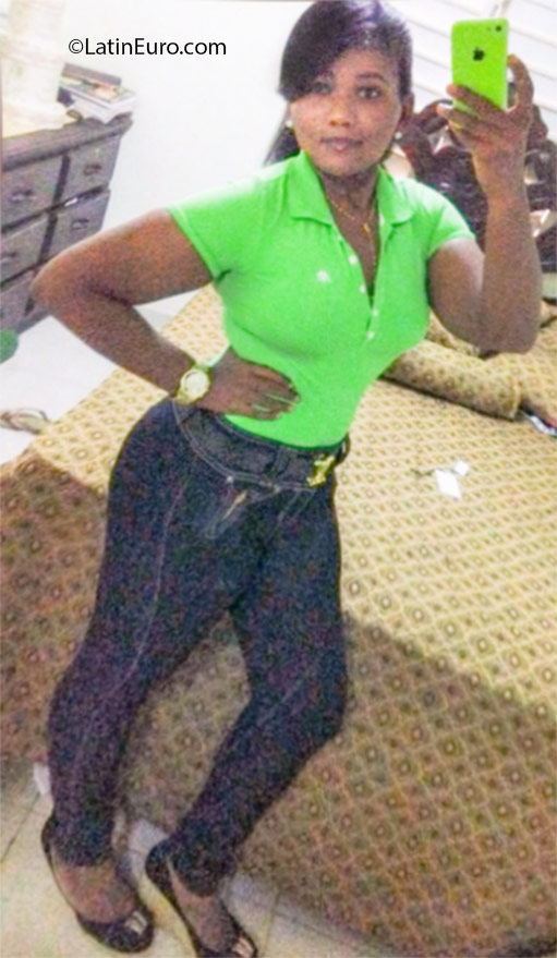 Date this hard body Dominican Republic girl Mara from Santiago DO25044