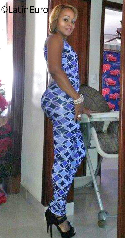 Date this delightful Dominican Republic girl Perla from Santo Domingo DO25072