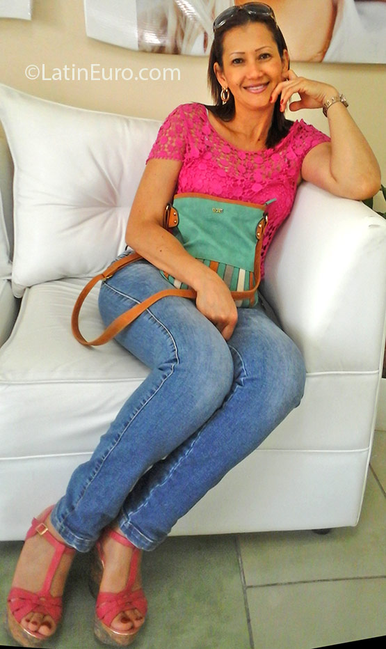 Date this happy Colombia girl Gloria from Tulua CO18715