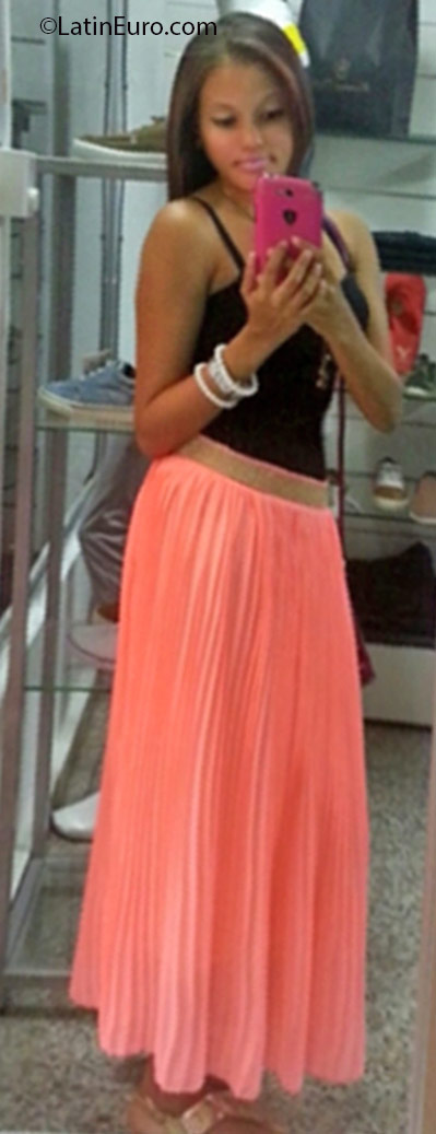 Date this georgeous Dominican Republic girl Ruby from Santo Domingo DO25112