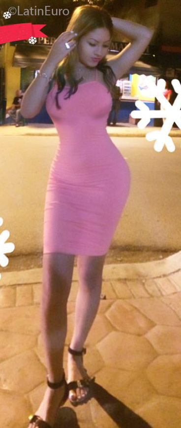 Date this stunning Dominican Republic girl Jatna from Santo Domingo DO25129