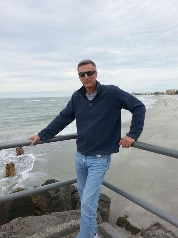 Date this tall United States man Paul from Madeira Beach US17147