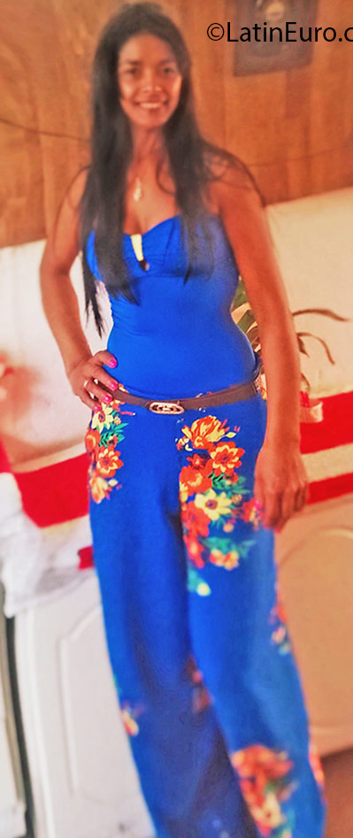 Date this attractive Brazil girl Giovana from Indaiatuba BR9615