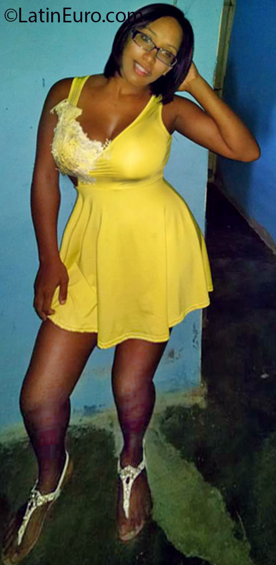 Date this athletic Dominican Republic girl Yanely from Santiago DO25189