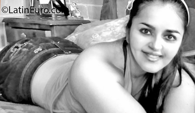 Date this good-looking Colombia girl Lina from Bogota CO18778