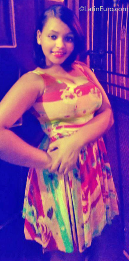 Date this funny Dominican Republic girl Hony from Santo Domingo DO25266
