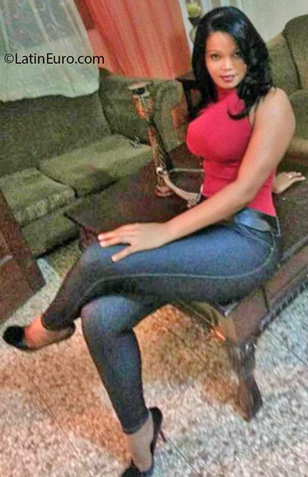 Date this sensual Dominican Republic girl Mariel from Santo Domingo DO25336