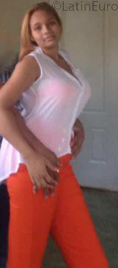 Date this sultry Dominican Republic girl Abby from Santiago DO25352