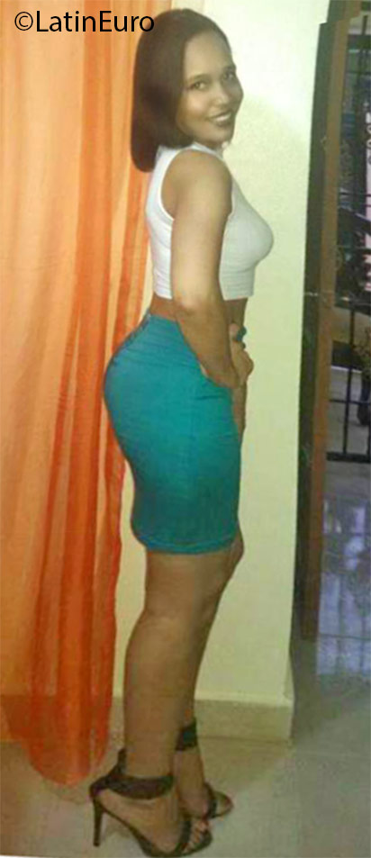 Date this foxy Dominican Republic girl Carmen Cruz from Santo Domingo DO25366
