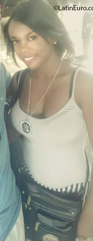 Date this cute Dominican Republic girl Indi from Santo Domingo DO25427