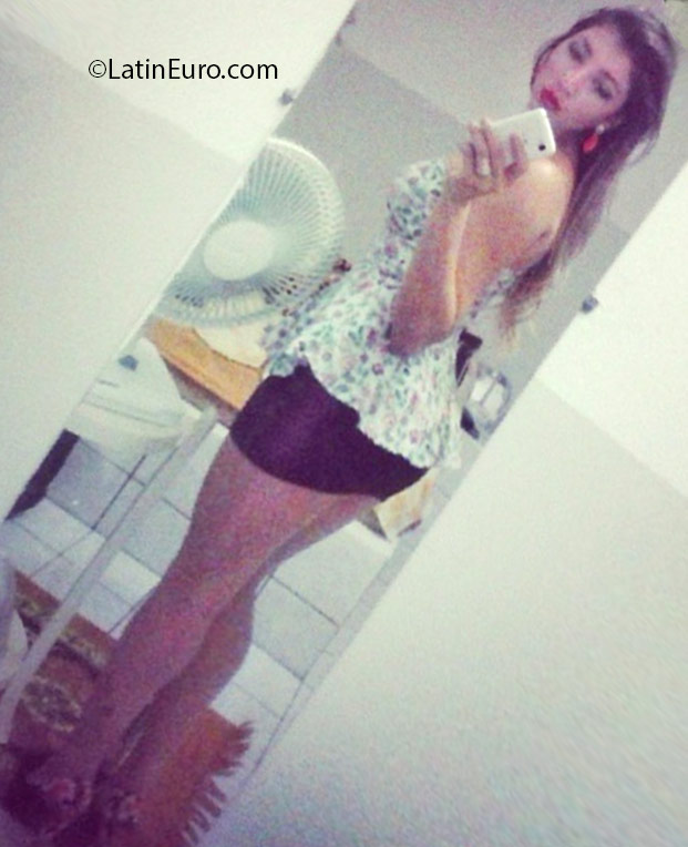 Date this sultry Brazil girl Laura Mariana from Natal BR9635