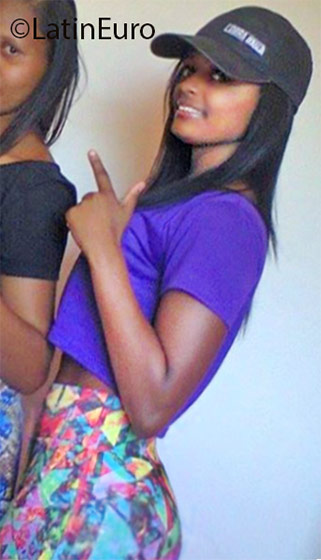 Date this fun Brazil girl Daiana from Vila Velha BR9637