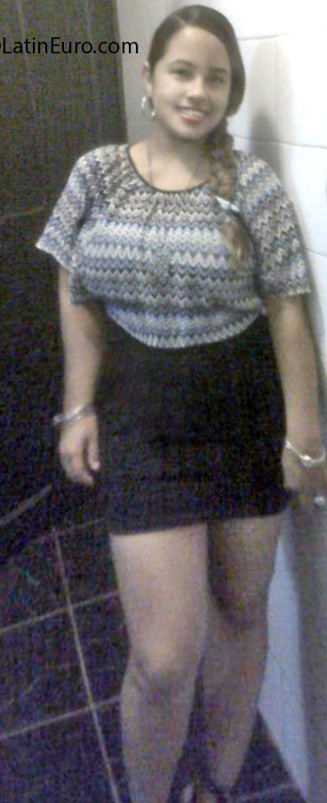 Date this happy Dominican Republic girl Rubi from La Vega DO25504
