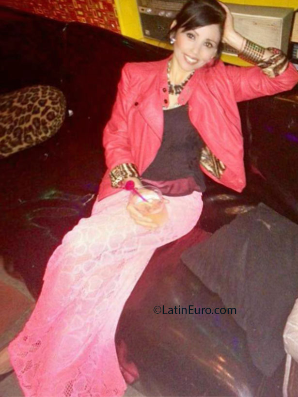 Date this attractive Colombia girl Claudia from Envigado CO18853