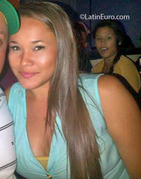 Date this athletic Colombia girl Alejandra from Cali CO18861