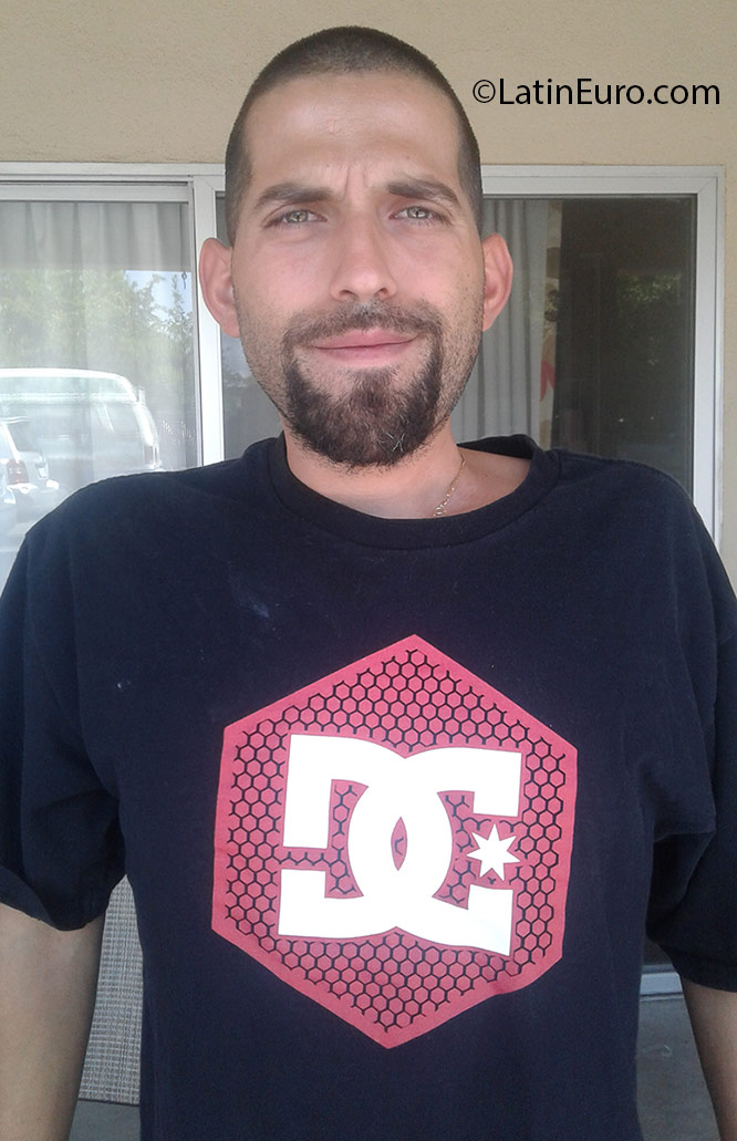 Date this nice looking United States man Shark2 from Sacramento US17262