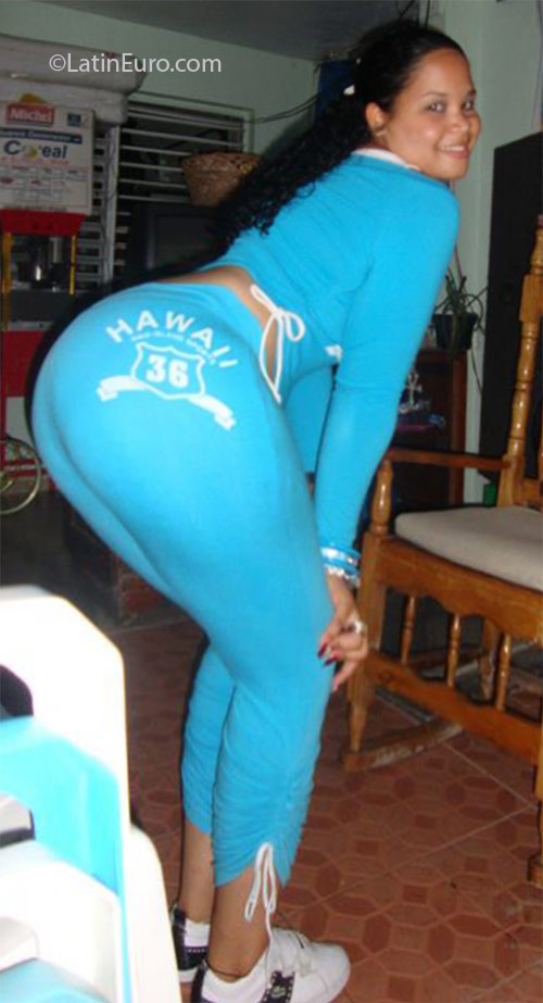 Date this happy Dominican Republic girl Patricia from Santo Domingo DO25590