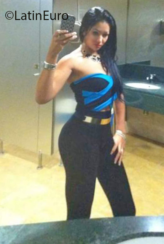 Date this happy Dominican Republic girl Alexandra from Santiago DO25690