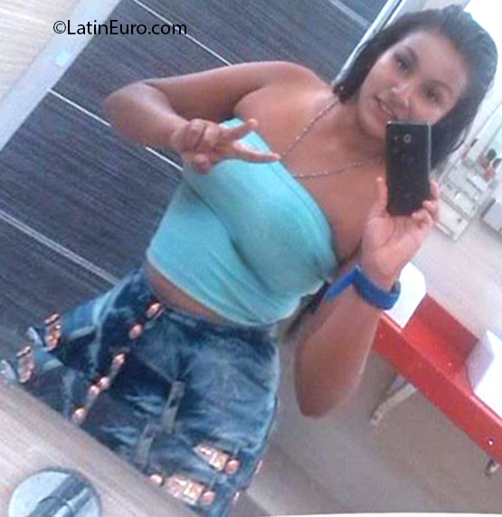 Date this hot Colombia girl Nathalia from Cali CO18930