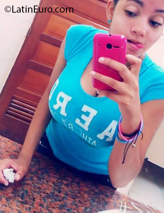 Date this pretty Dominican Republic girl Marlin Erika from Santo Domingo DO25759