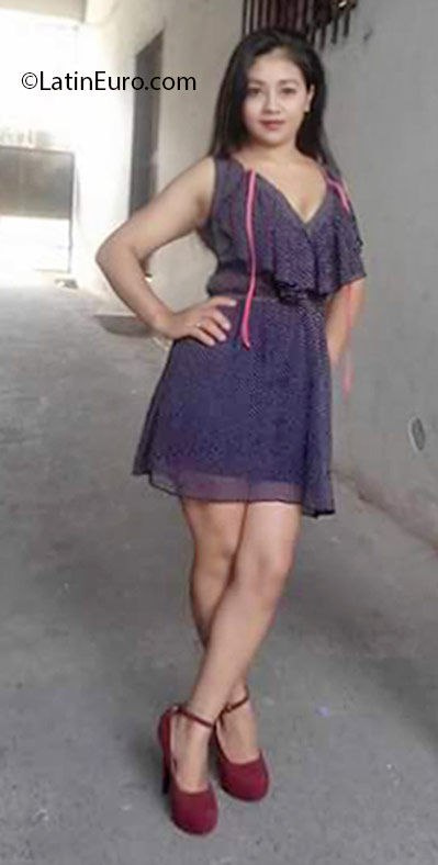 Date this hot Honduras girl Dania from Santa rosa de copan HN2180