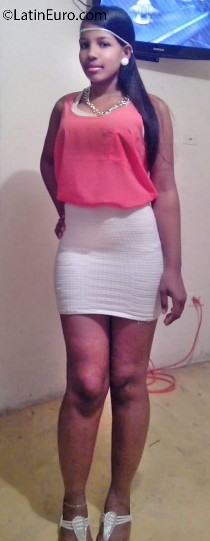 Date this foxy Dominican Republic girl Yenelis from Santo Domingo DO25782