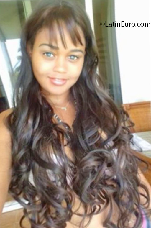 Date this fun Dominican Republic girl Maria from Punta Cana DO25802