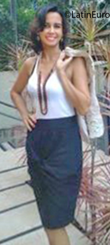 Date this nice looking Brazil girl Julia from Recife BR9664