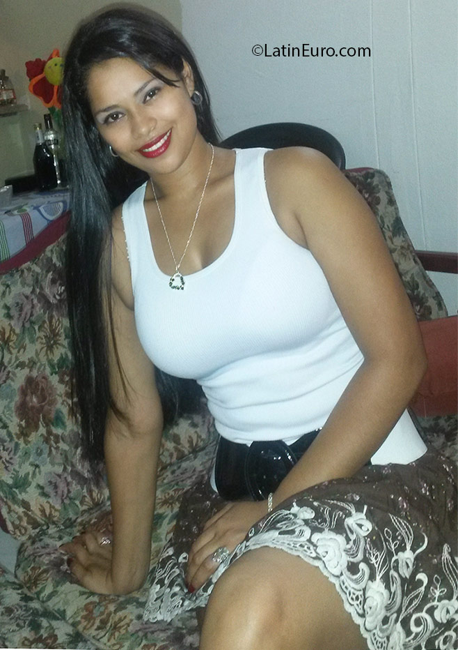 Date this good-looking Panama girl Dunia from Panama City PA982