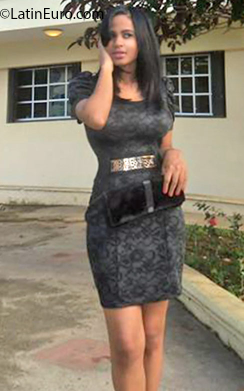 Date this good-looking Dominican Republic girl Debra Aneris from Santo Domingo DO25844