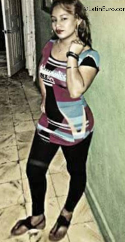 Date this good-looking Dominican Republic girl Camila Masiel from Santiago DO25845