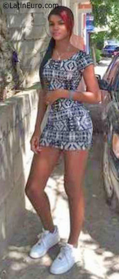 Date this fun Dominican Republic girl Emely from Santiago DO25954