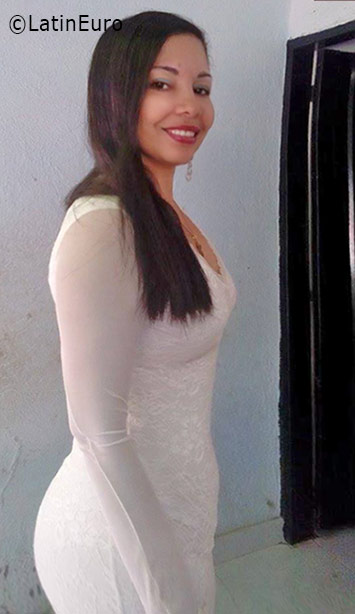 Date this stunning Colombia girl Laila from Santa Marta CO19023