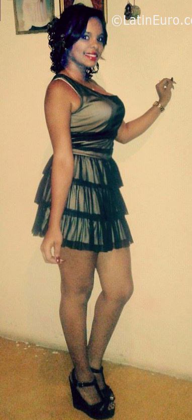 Date this pretty Dominican Republic girl Miguelina from Santo Domingo DO25964