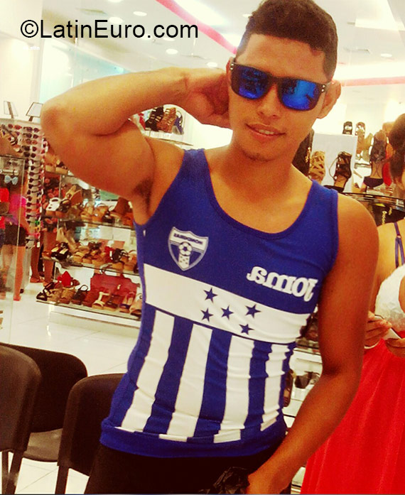 Date this tall Honduras man Darwin from San Pedro Sula HN2212