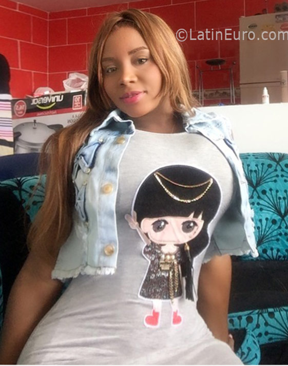 Date this georgeous Colombia girl Natacha from Medellin CO19048