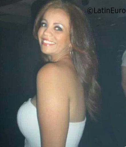 Date this sultry Brazil girl Alessandra from Sumare BR9725