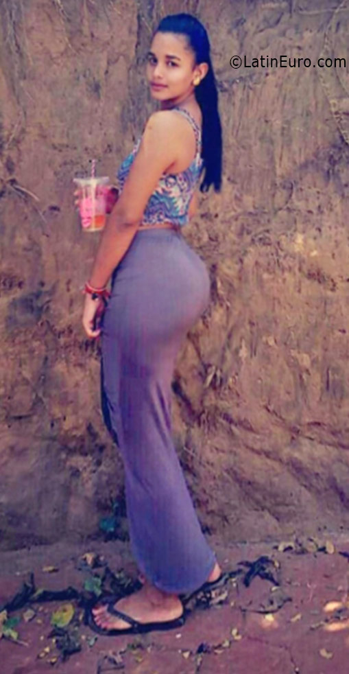 Date this sultry Dominican Republic girl Gabriela from Santiago DO26068