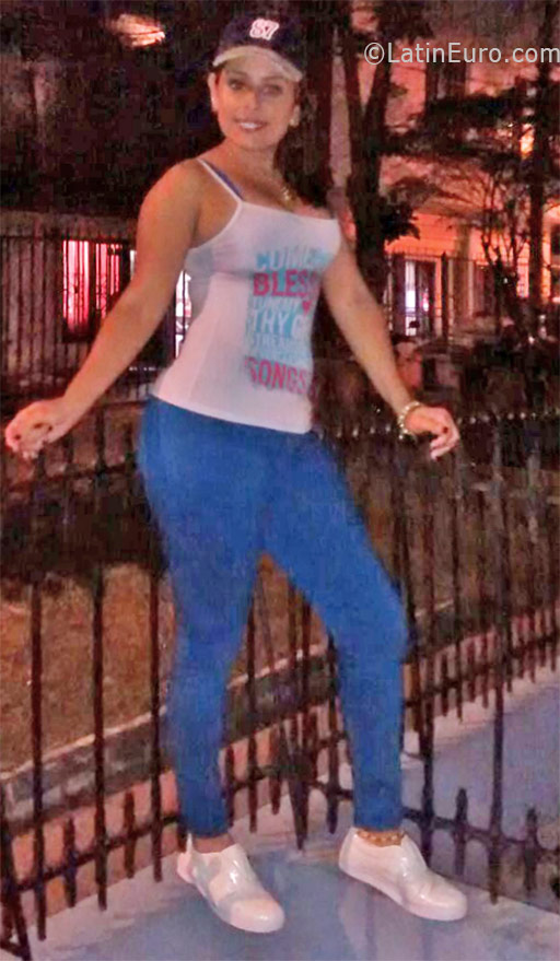 Date this passionate Colombia girl Karen from Cali CO19096