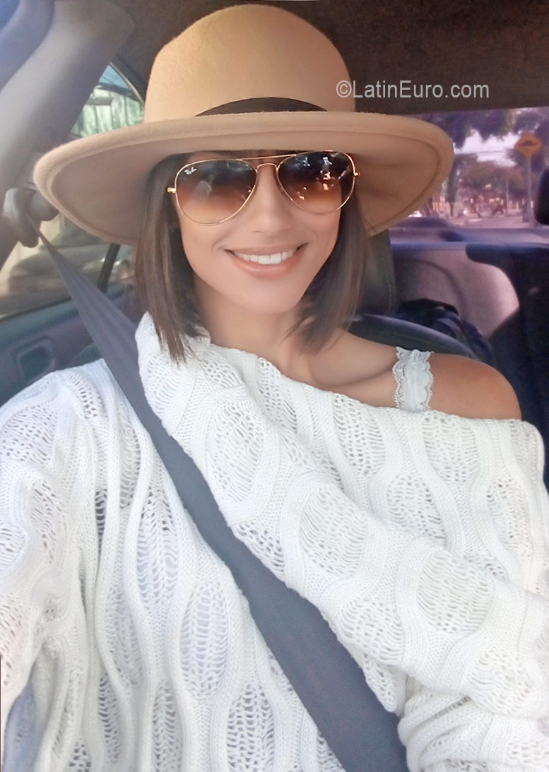 Date this tall Brazil girl Roberta from Belo Horoizonte BR9724