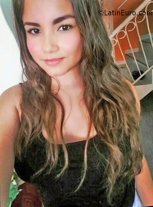 Date this nice looking Colombia girl Diana from Bogota CO19124