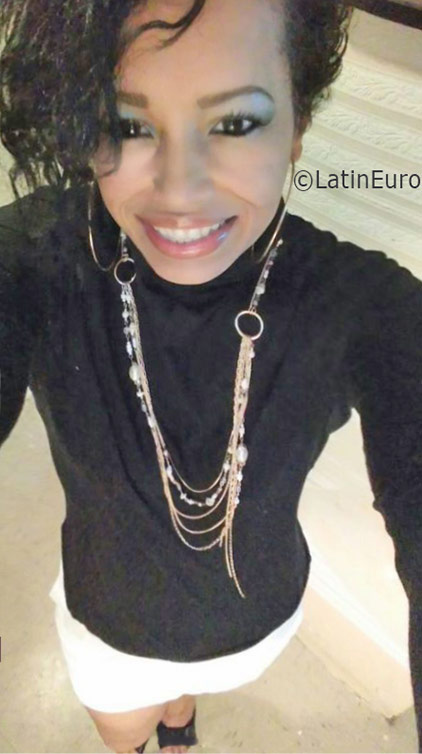 Date this voluptuous United States girl Wendy from Brooklyn US17494