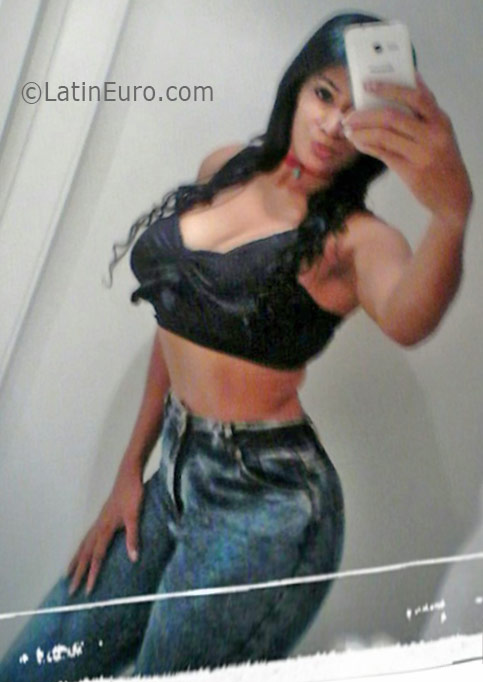 Date this hot Venezuela girl Yohanny from Maracaibo VE670
