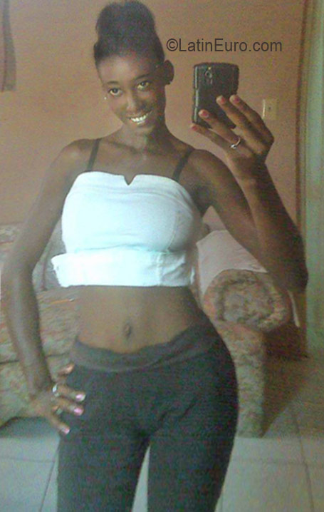 Date this sensual Jamaica girl Slim from Portmore JM2343