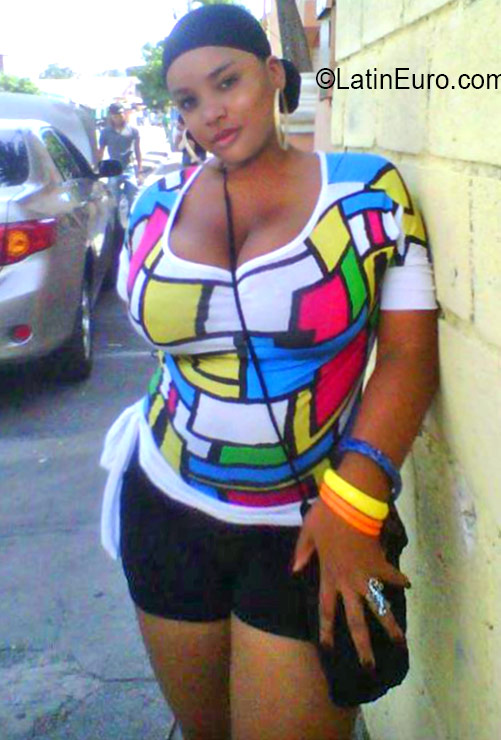Date this stunning Dominican Republic girl Juli from Santiago DO26453