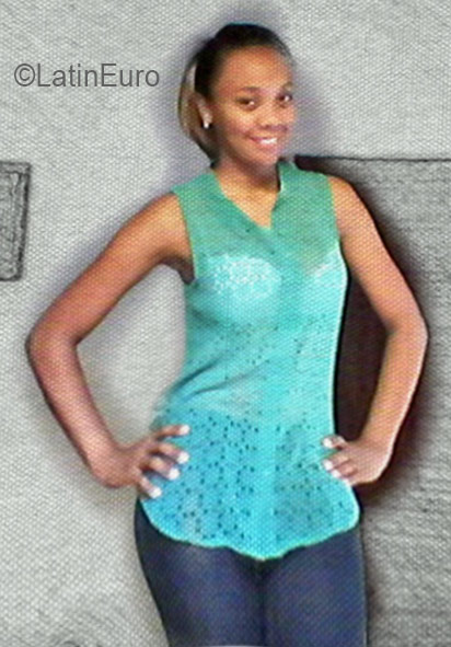 Date this hard body Colombia girl Andrein from Cartagena CO19411