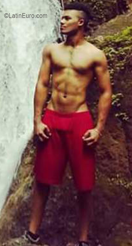 Date this good-looking Dominican Republic man Jhon from Santiago DO26528