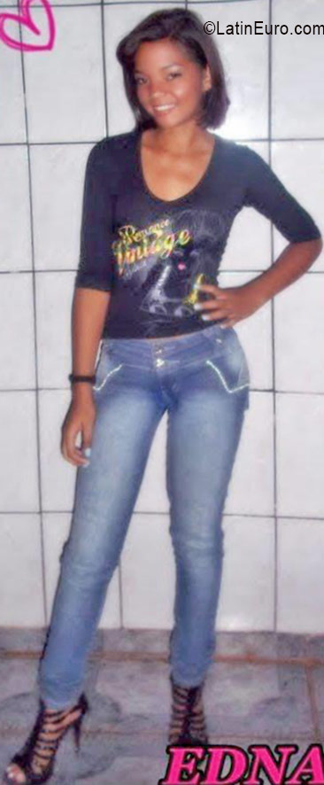 Date this foxy Brazil girl Edna from Brasilia BR9772