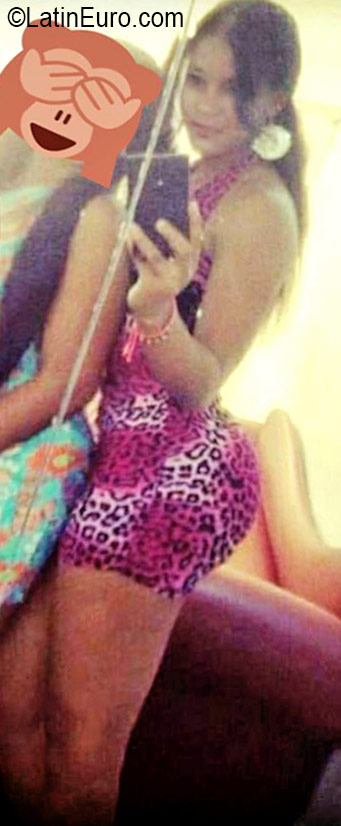 Date this fun Dominican Republic girl Kasmiry from Santo Domingo DO26566