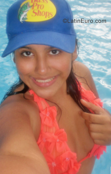 Date this nice looking Venezuela girl Nagibechereno from Caracas VE784